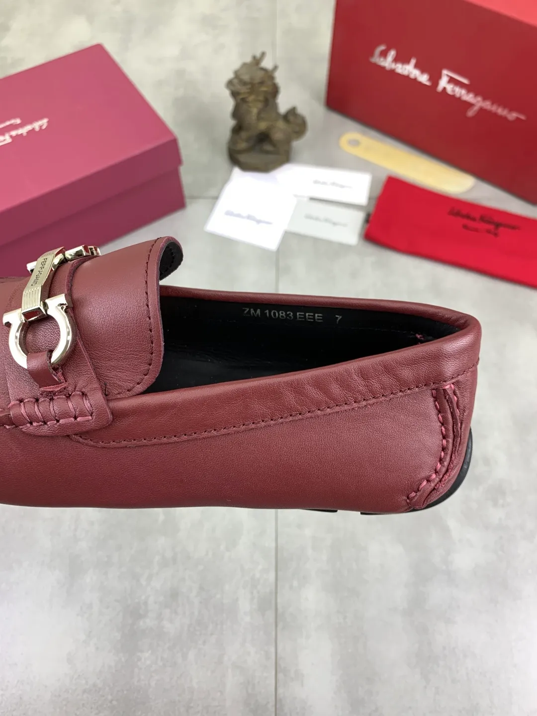 Men's shoes 💰P542 New model, high quality [Ferragamo/Ferragamo] Latest lazy slip-on shoes Original imported calfskin, imported cowhide lining + original luxury metal buckle + original combination outsole Comparison without pressure Code number: 38-45